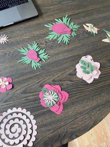 manualidades con flores de papel barrilete	