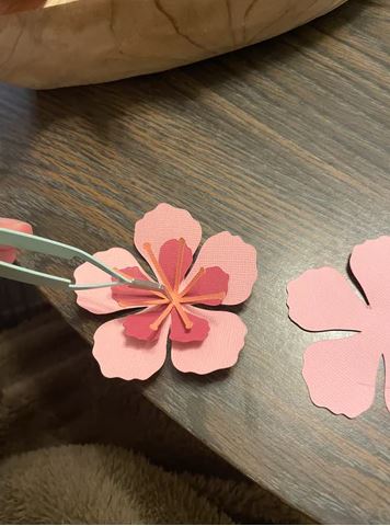 manualidades con flores de papel barrilete	